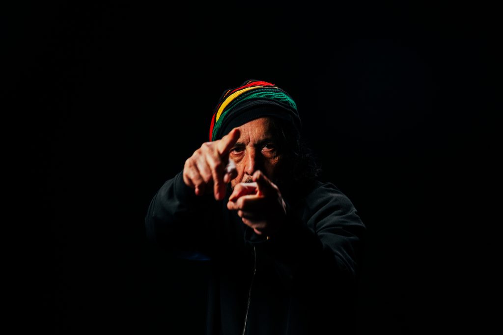 Benito Di Paula apresenta o show do álbum Infalível Zen ao lado de Rodrigo V ...