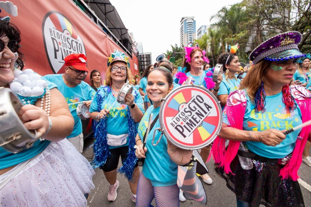 Bloco do Sargento Pimenta faz homenagem a Rita Lee em São Paulo