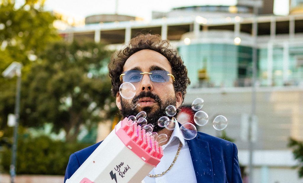 Murilo Couto apresenta seu novo stand-up no Teatro Bradesco