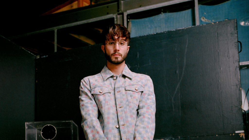 bbno$, rapper e compositor canadense, vem ao Brasil pela primeira vez