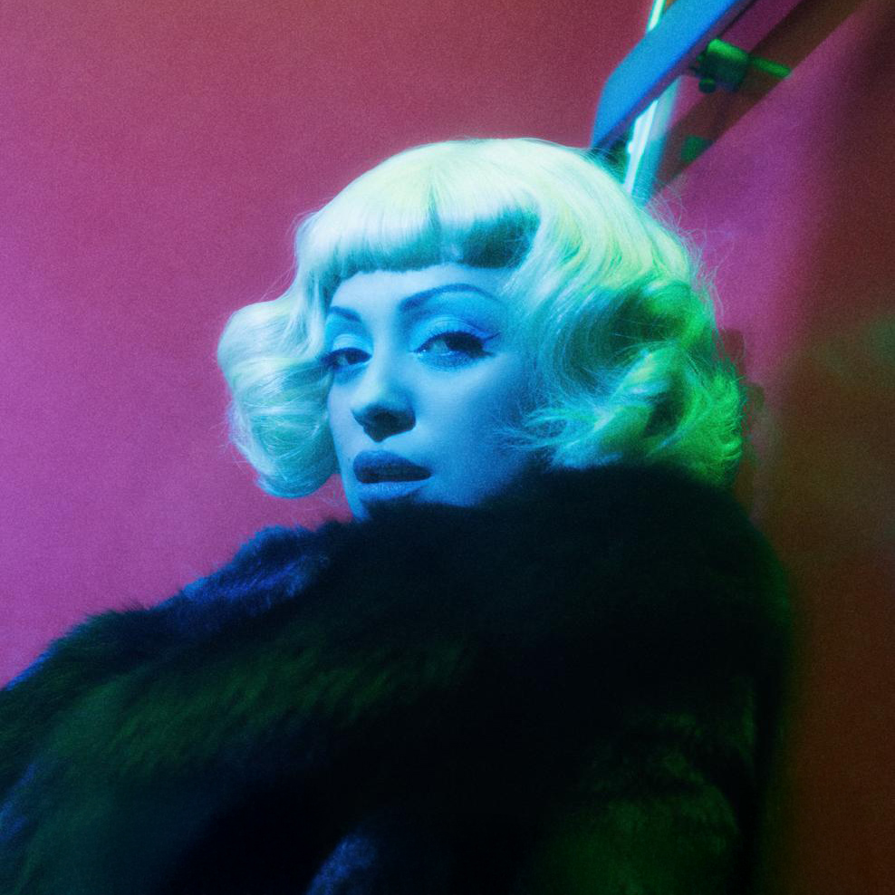 Mon Laferte retorna ao Brasil com a turnê “Femme Fatale” em 2026